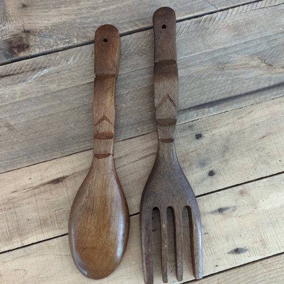 Vintage Carved Wooden Tiki Fork and Spoon Kitchen Wall Décor - Picture 5 of 9